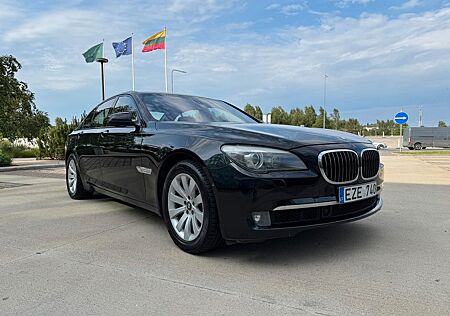 BMW 740i