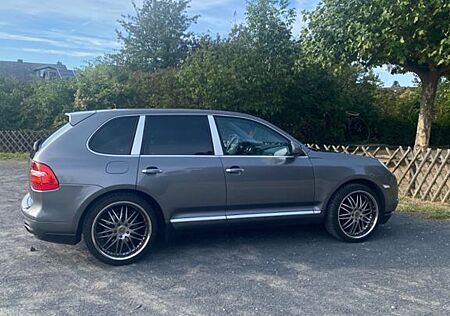 Porsche Cayenne - -