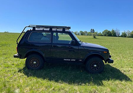 Lada Niva 4x4 HU Neu
