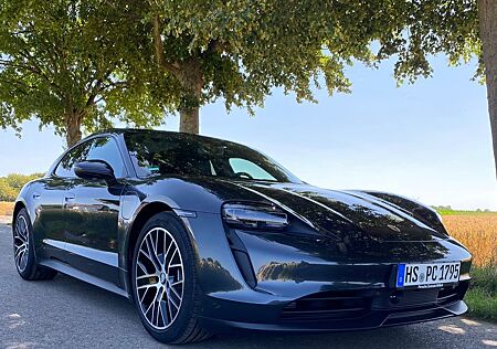 Porsche Taycan Sport Turismo umfangreich ausgestattet