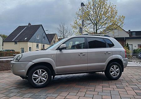 Hyundai Tucson gebraucht kaufen Hyundai Tucson 2.0S Ahk 1800kg