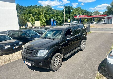 Nissan Pathfinder 2.5 dCi LE*7 SITZER*4x4