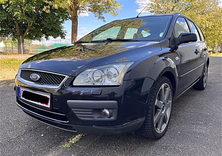 Ford Focus Turnier Titanium, Xenon, Leder, Navi, AHK