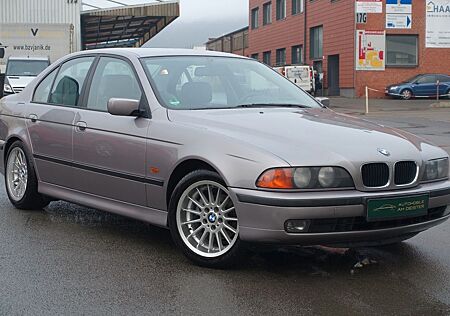 BMW 528i //1.HAND//TÜV+SER. NEU//M-Paket//AUTOMATIK//