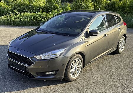 Ford Focus Lim. Business AHK PDC V+H Tempomat