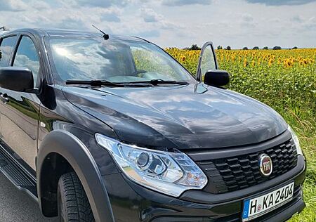 Fiat Fullback mit Hardtop und Laderampe