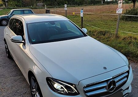 Mercedes-Benz E 220 d T Autom. -
