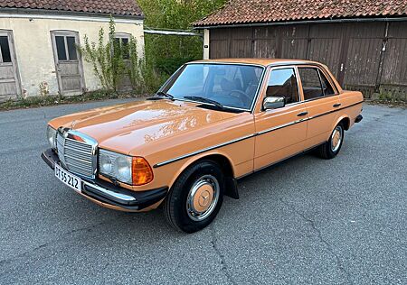 Mercedes-Benz 230