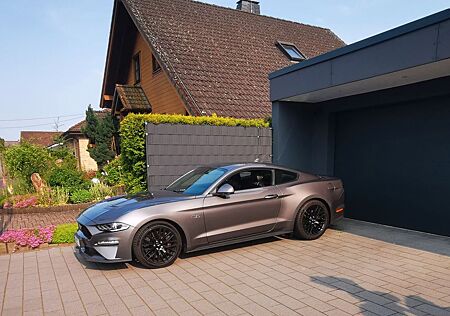 Ford Mustang GT 5.0, carbonized grey, Handschalter