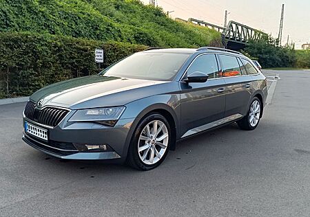 Skoda Superb 2.0 TDI DSG Style Combi Style