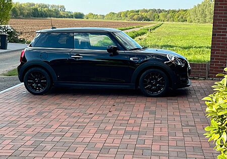 Mini ONE LCI black Navi Sportsitze LED adapt. Fahrwerk