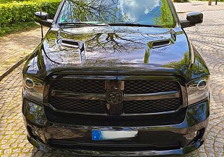 Dodge RAM Sport 4x4 Single Cab 2015 mit 240l LPG Tank