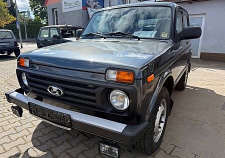 Lada Niva Taiga 1. Hand Top-Zustand