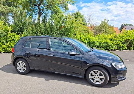 VW Golf Volkswagen 1.2 TSI 63kW BMT Trendline schwarz