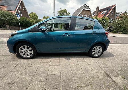 Toyota Yaris RECHTSLENKER: 1,33-l-Dual-VVT-i