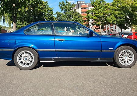 BMW 316i E36 Coupé in Avusblau | 8x Alufelgen
