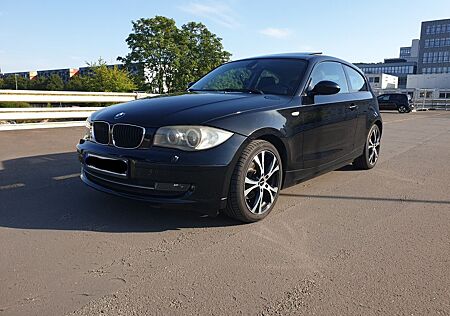 BMW 118i - Schiebedach/Klimaaut./Xenon/Tempomat/TÜV