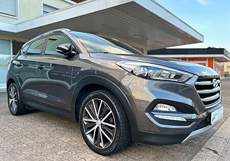 Hyundai Tucson 1,7 Ltr. Aut. Navi Kamera Alu Pdc Tüv NEU