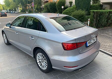 Audi A3 1.6 TDI S tronic - Limousine - Grau Metallic