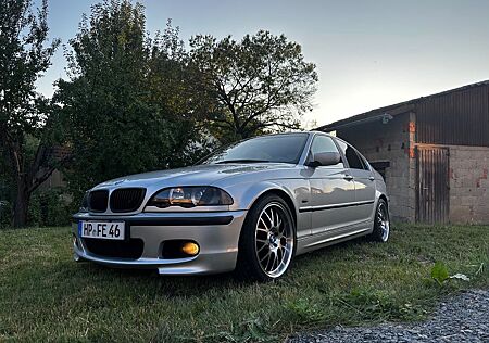 BMW 323i