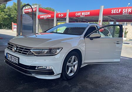 VW Passat Variant Volkswagen 2.0 TDI DSG R-Line