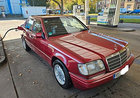 Mercedes-Benz E 220 W124