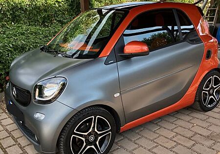 Smart ForTwo Coupé mattgrau/orange Navi/Alu/Panorama