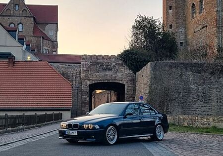 BMW 535i - Biarritzblau / Vollleder / TÜV 11/26