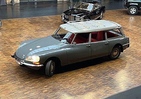 Citroën DS 20 Familiale mit Sitzbank vorne