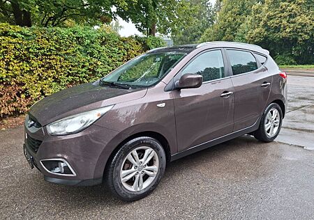 Hyundai ix35 Comfort 2WD/NAVI/KAMERA/PANAROMA/TEILLEDER