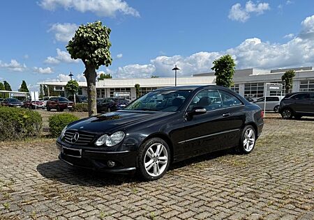 Mercedes-Benz CLK 200 / 8-fach bereift / AppleCarplay / AMG