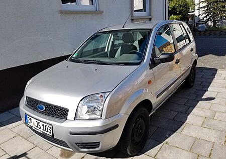 Ford Fusion 1,4 16V + +