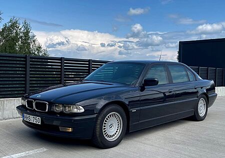BMW 750iL B7+ ARMORED