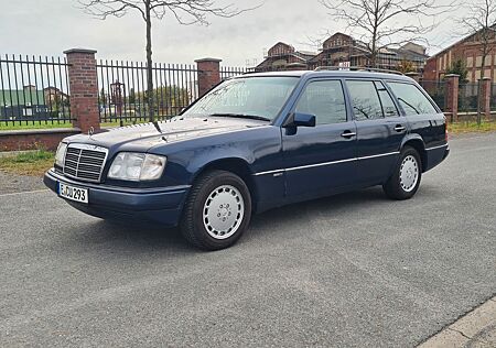 Mercedes-Benz E 220 W124 TÜV 03/26