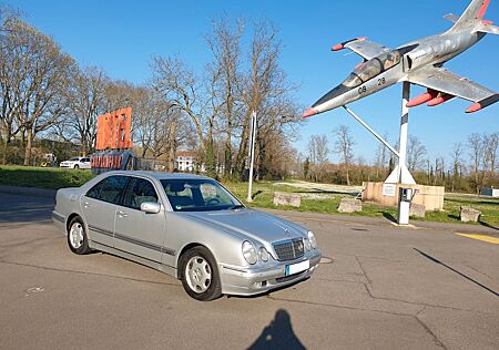 Mercedes-Benz E 220 CDI Elegance Automatik TÜV 2026