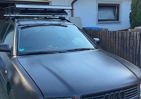 Audi A4 2.8 quattro Avant -