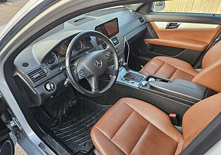 Mercedes-Benz C 180 CGI BlueEFFICIENCY ELEGANCE Autom. ELE...
