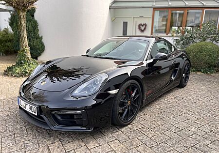 Porsche Cayman 981 GTS mit Schalensitze & Sportfahrwerk