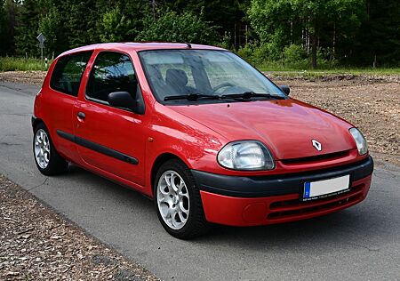 Renault Clio II " Top Zustand" + "Sehr Sparsam"