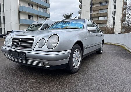 Mercedes-Benz 240 E