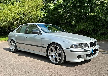BMW 523i
