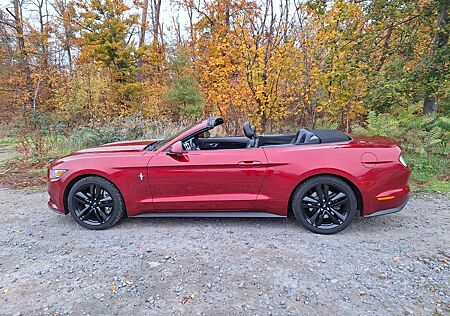 Ford Mustang 2.3 EcoBoost Convertible deutsches Auto