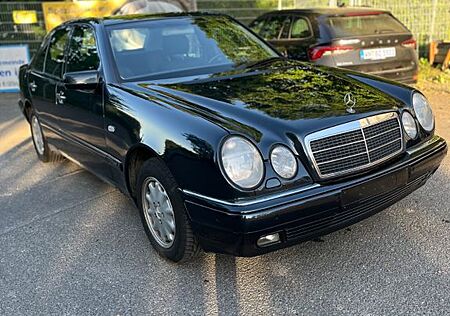 Mercedes-Benz E 240 ELEGANCE Elegance