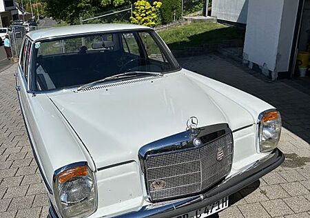 Mercedes-Benz E 220 /8 Strich 8 H-Zula., org. Lack, kein Rost