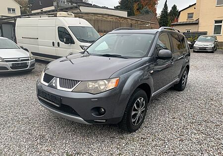 Mitsubishi Outlander 2.0 DI-D Intense 7Sitzer
