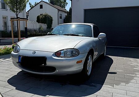 Mazda MX-5 1.6 16V Tüv neu / nur 11.535 km / Original