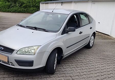 Ford Focus 1,6 **NEU TÜV**