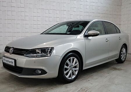VW Jetta Volkswagen JettaVI Comfortline Vollleder Klimaaut. PDC SHZ