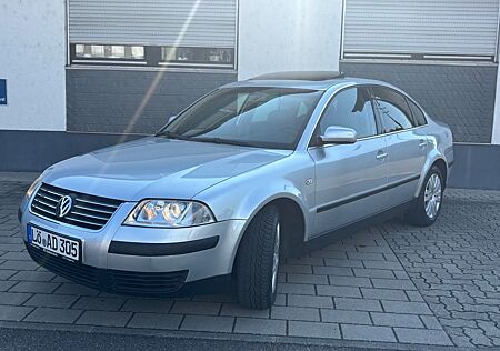 VW Passat Volkswagen 2.0 Comf. Family | TÜV 05/2027 |