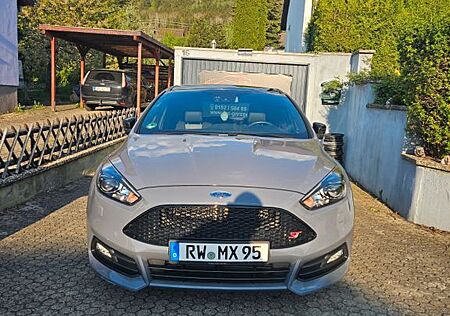Ford Focus 2,0 EcoBoost ST ST